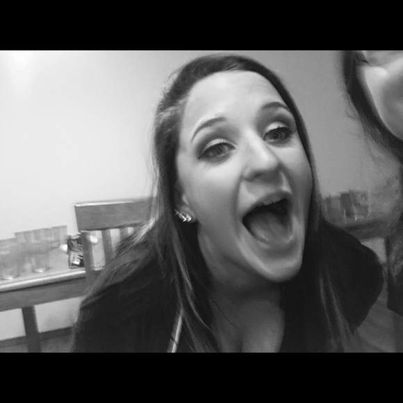 Meet your Posher, Cassie - Picture 1 of 1